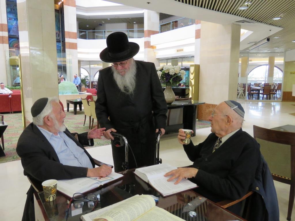 חגיגות בבית הגיל השלישי בטובי העיר
