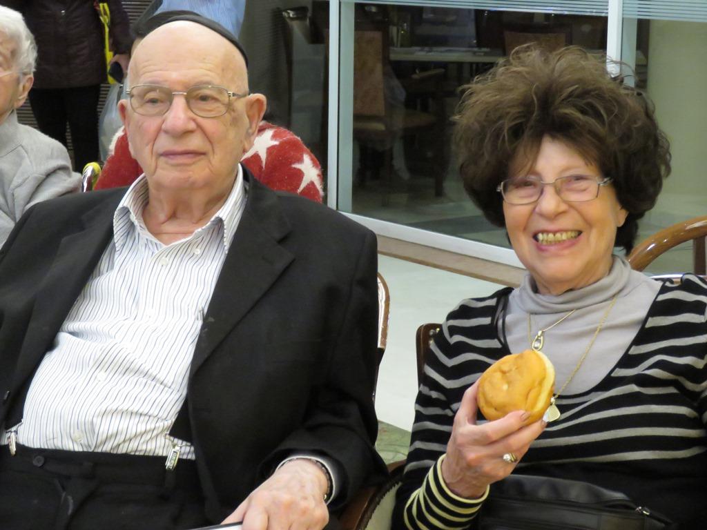 חנוכה בבית טובי העיר פעילויות לגיל השלישי