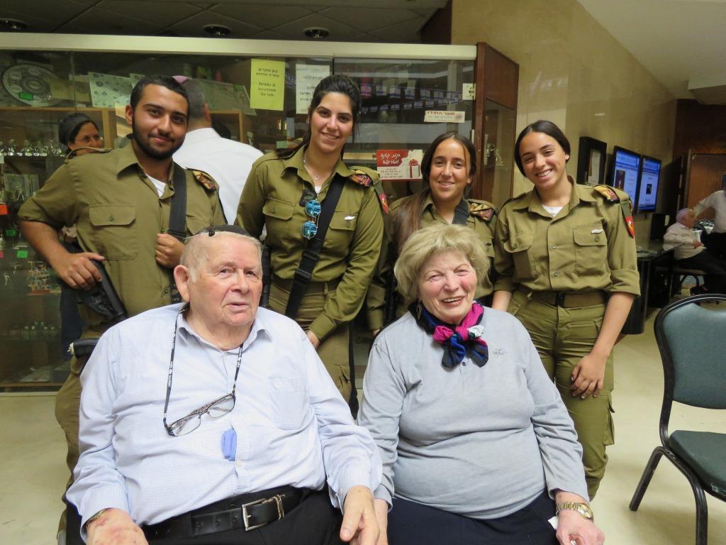 יום השואה בבית טובי העיר