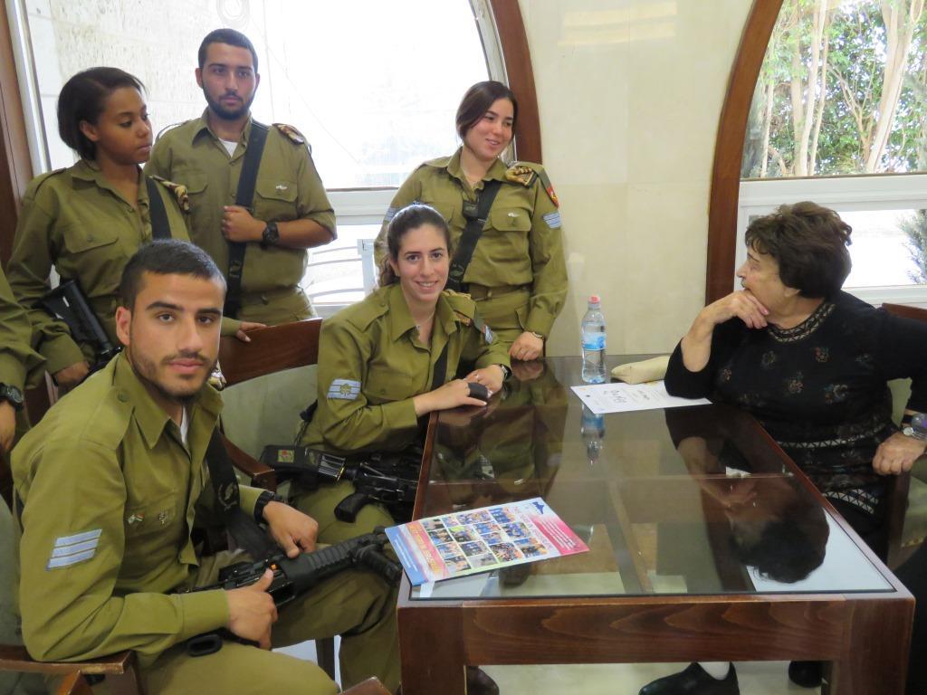 יום השואה בבית טובי העיר