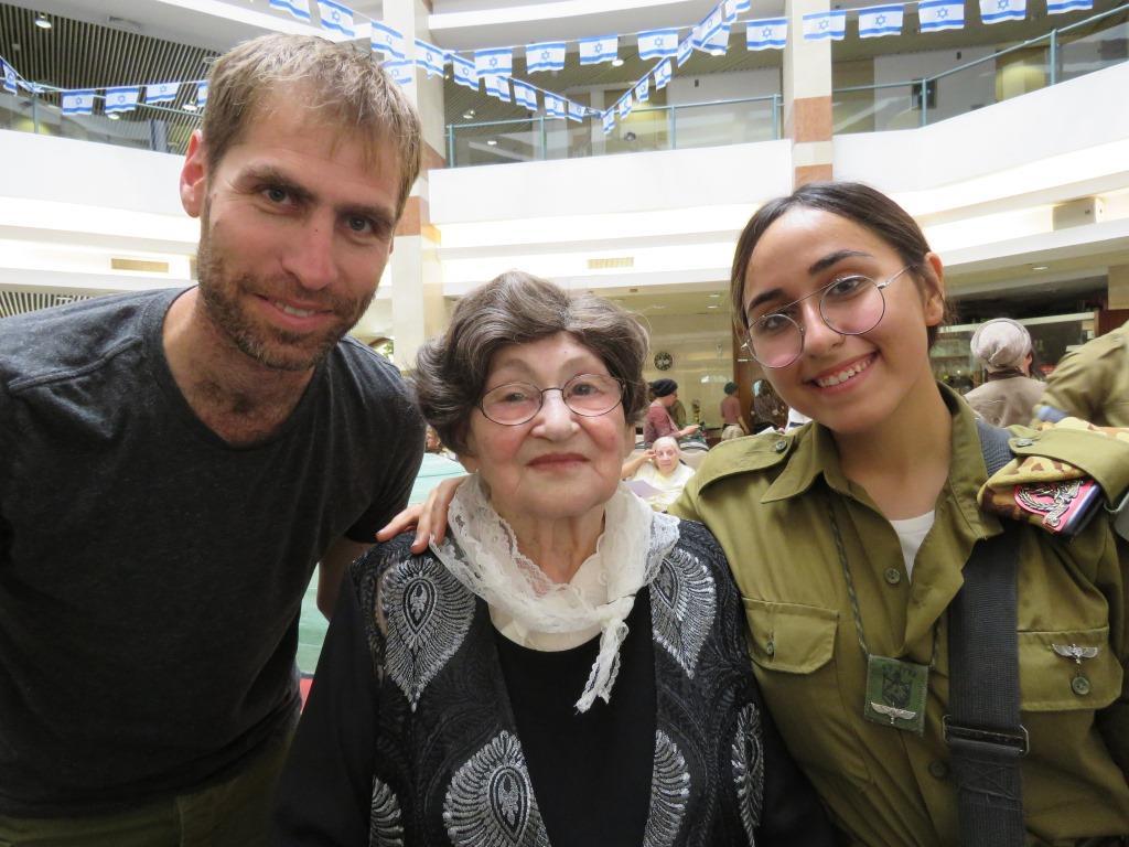 בבית טובי העיר פעילויות לגיל השלישי